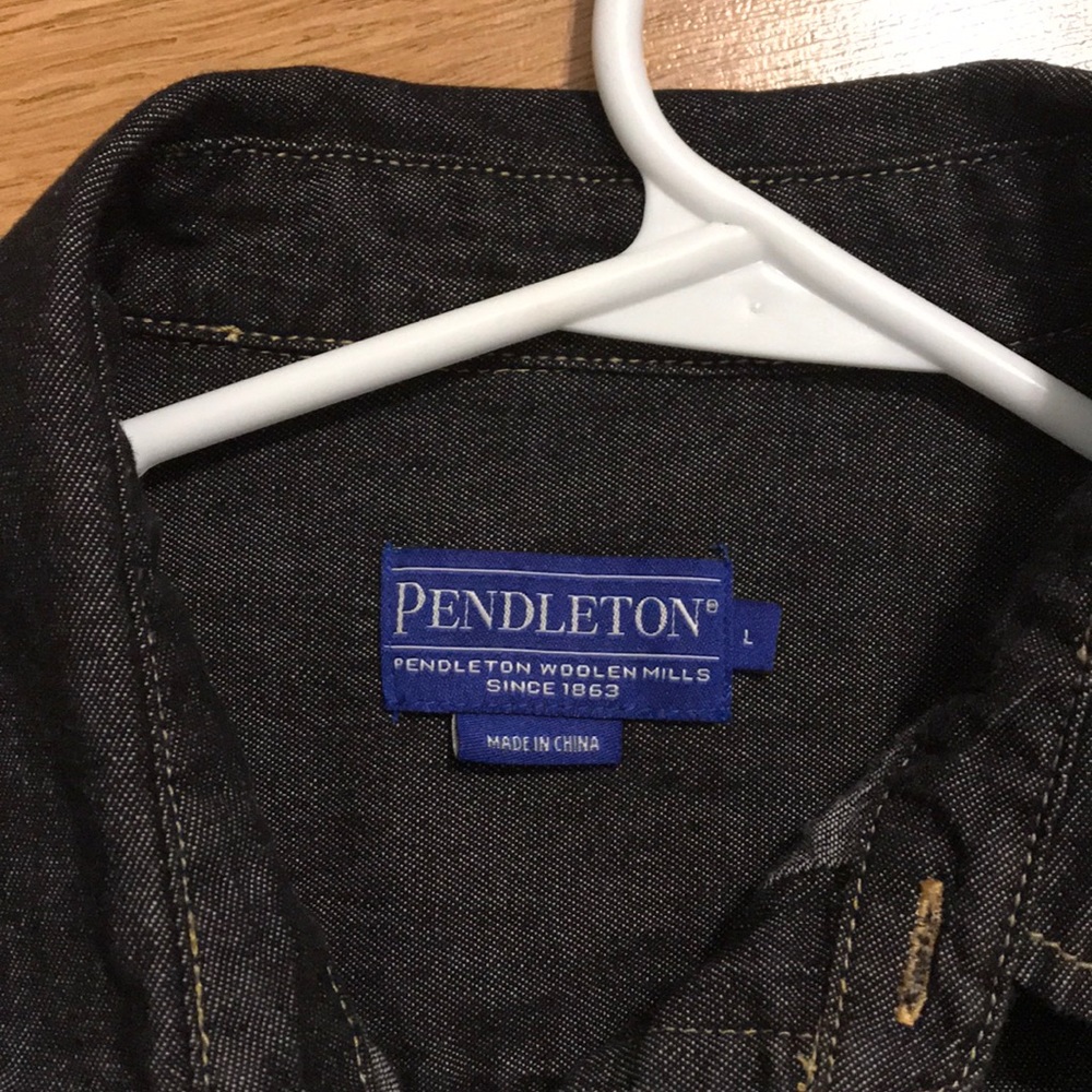 Men’s Button up Pendleton shirt